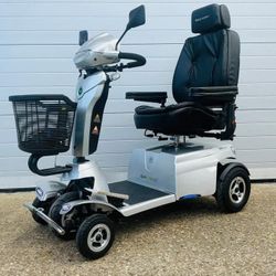 Price:200  The Genie Ultralight Mobility Scooter is an ultra-lightweight, foldable travel scooter weighing approximately 12kg–14kg (with battery), fea