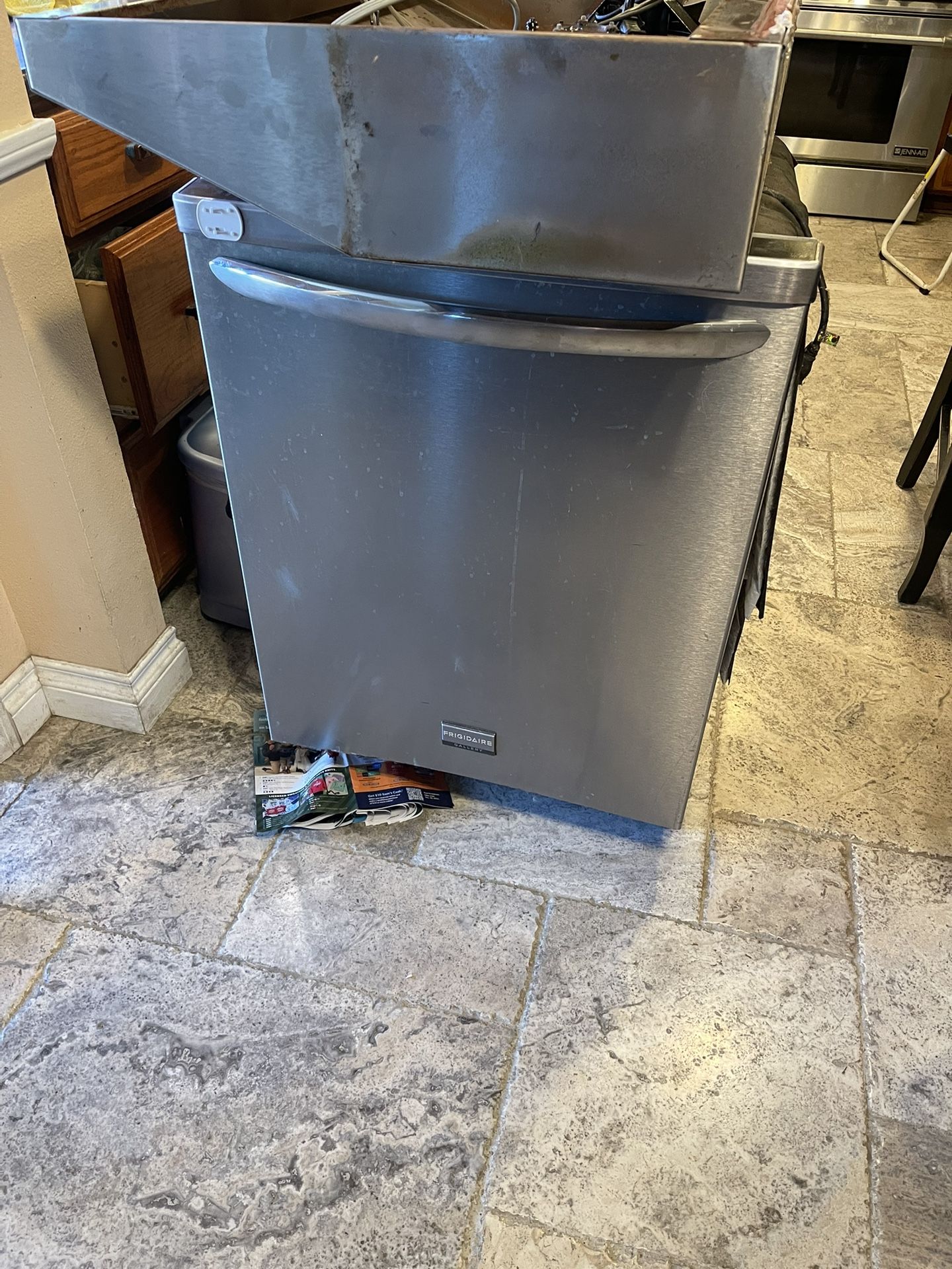Free Dishwasher, Oven Hood, Swing 