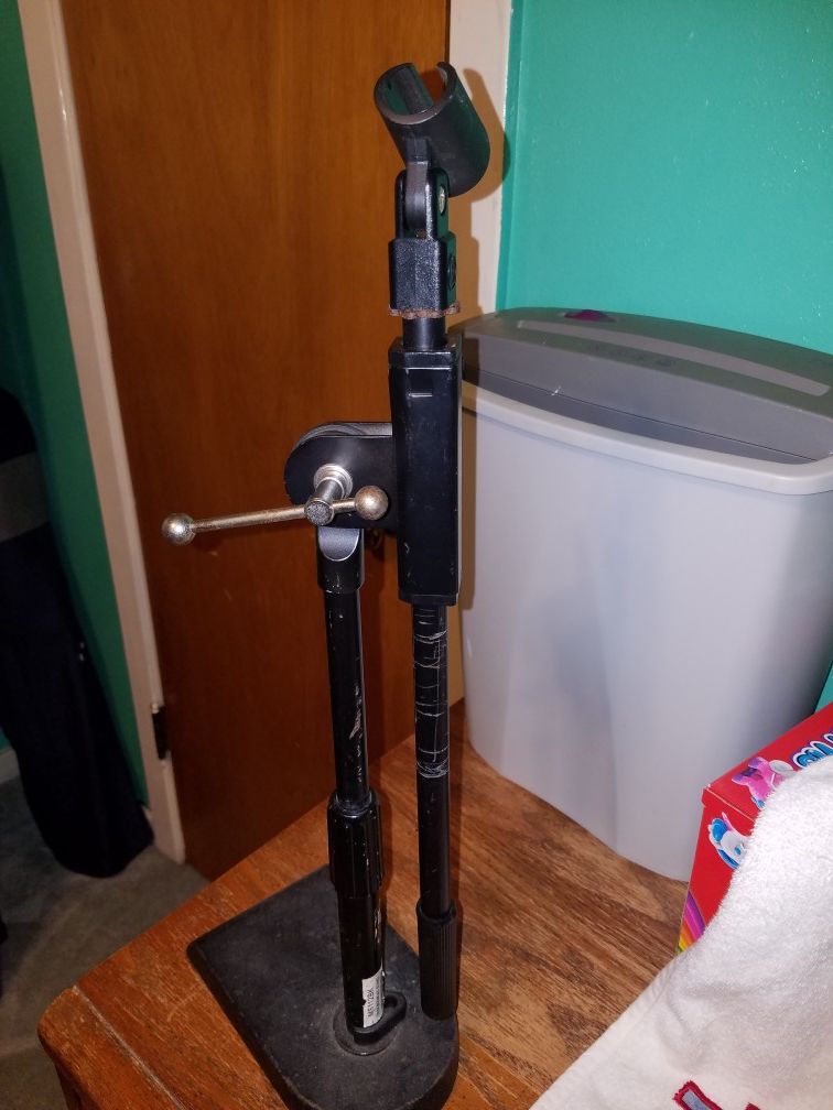 MICROPHONE STAND 3 feet high