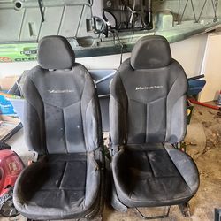 Veloster bucket seats
