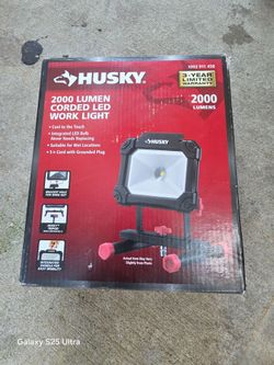 Husky 2000 lumens light new $20 Price FIRM/ Nueva PRECIO FIRME $20