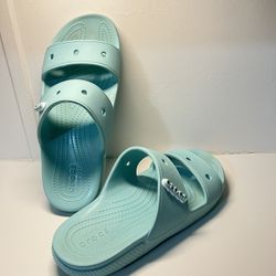 Crocs Unisex Size M 8 ,  W 10 Classic Blue Open Toe Slip On Jibbitz Sandals