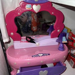 Kids Makeup Light Up Battery small Doll Vanity $5