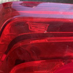 Cadillac 2017 XT5 Tail lights