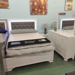 😍 Queen Lighted Bedroom Set 