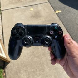PS4 controller