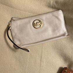 Cream Wristlet