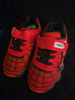 Toddler Size 8.5 Spider Man Light Up Shoes. (New)