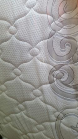 SEALY REDDING LINE PLUSH FULL SIZE MATTRESS WITH BOX SPRING