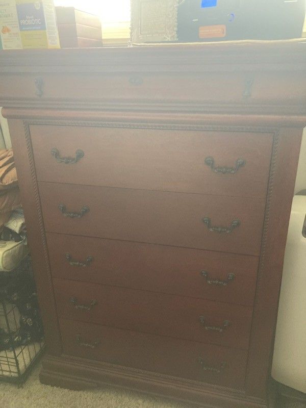 Dresser Set.