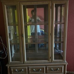 *FREE* China cabinet (like New)
