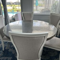 Dining Table With 5 Chairs. Almost New. Solid Wood.