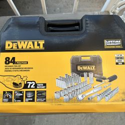 New Dewalt 84 Pc Tool Set