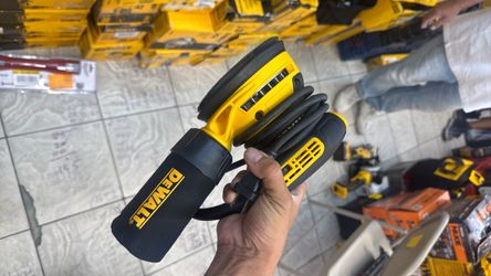 DEWALT Corded Random Orbital Sander