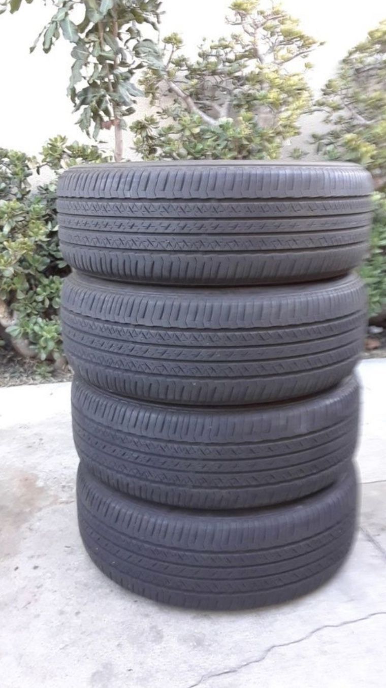 (4) 205/60/16 BRIDGESTONE TURANZA EL 400 75% LIFE