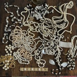 Lot of Jewelry Pearl Like Mix $25 for All xox