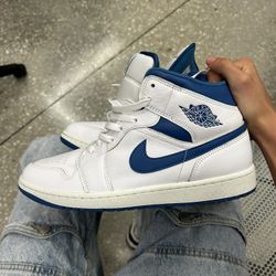 Air Jordan 1 Mid SE industrial blue