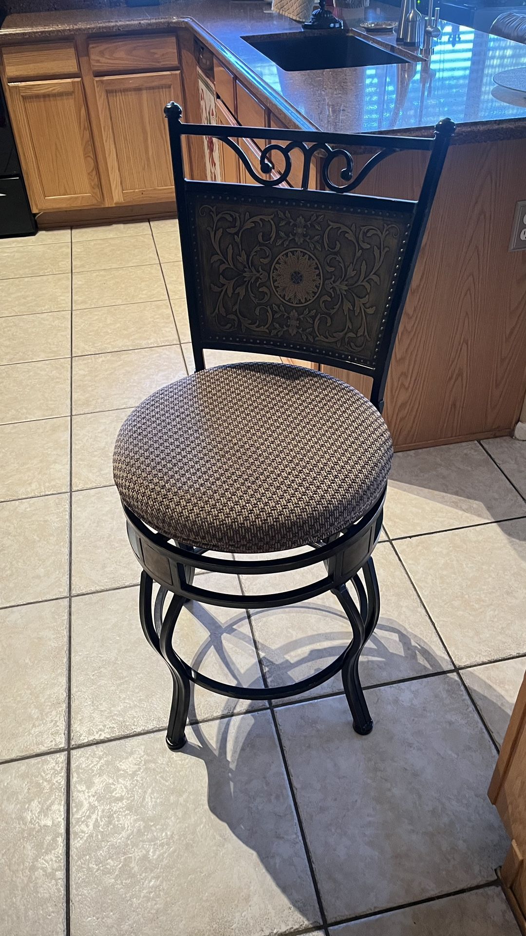 swivel bar stool