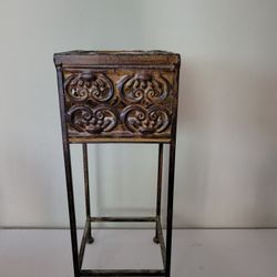 Plant Stand 20" Tall. Metal