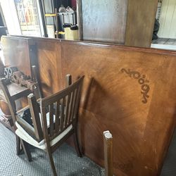 Beautiful Older Wood Table With 4 Chairs