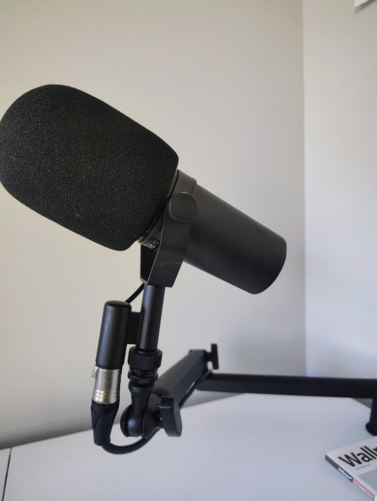 
Shure SM7B Microphone with Adjustable Podcast Mic Stand (Like New)

