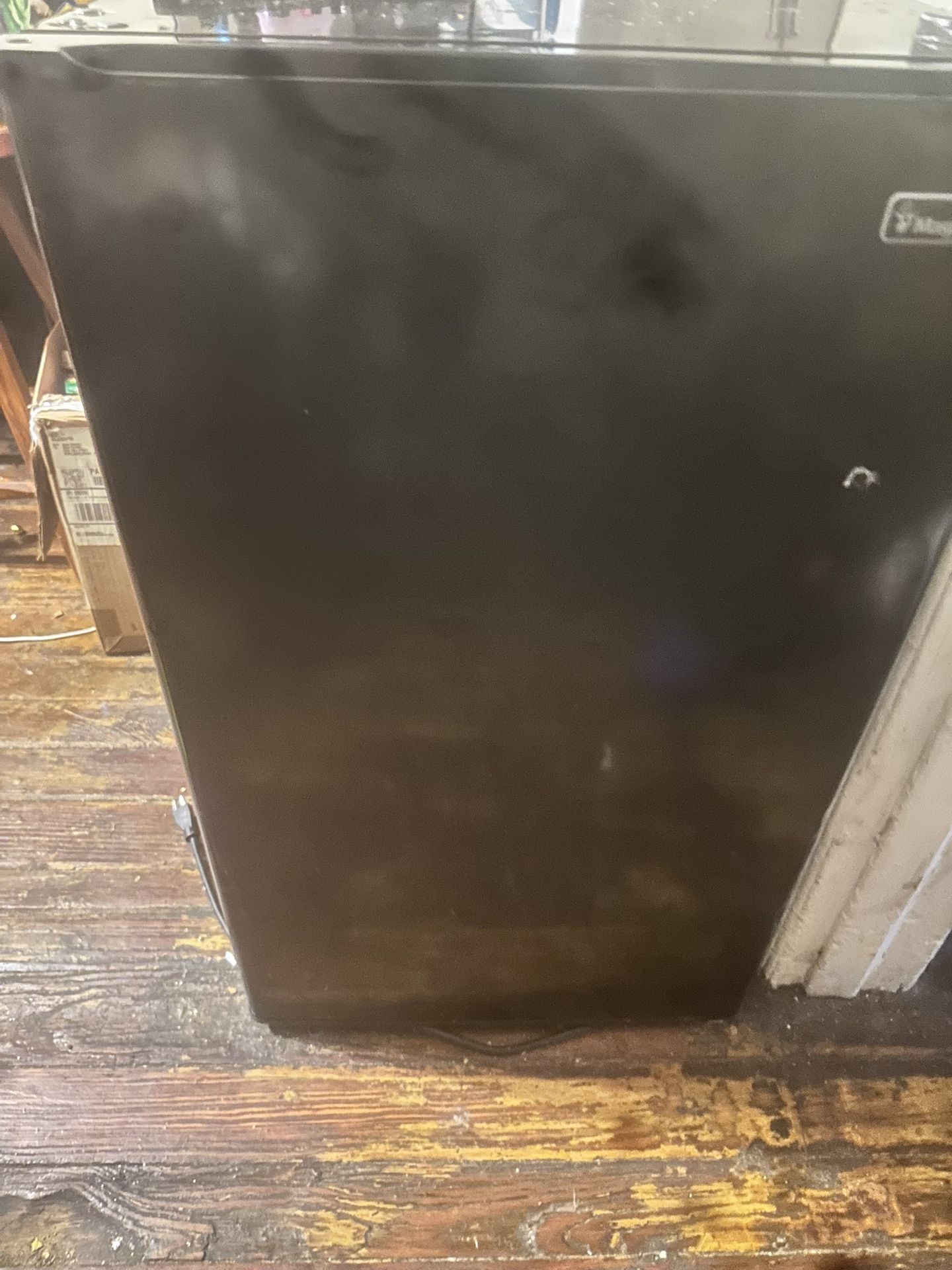 2.6 cu. ft. Mini Fridge in Black, ENERGY STAR (Magic Chef )
