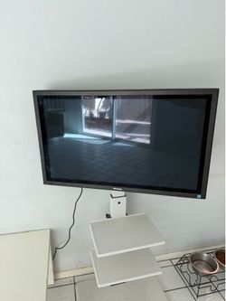32in Plasma TV w/ Stand