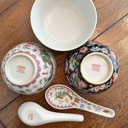 very high-end vintage chinoiserie bowls with matching cloisonné spoons for a collectors eye! 