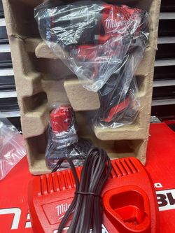 MILWAUKEE M12 FUEL  HAMMER DRILL  #3404-20 and BATTERY HIGH OUT PUT5.0 and. M12 CHARGE out the box never used  (( read below ))