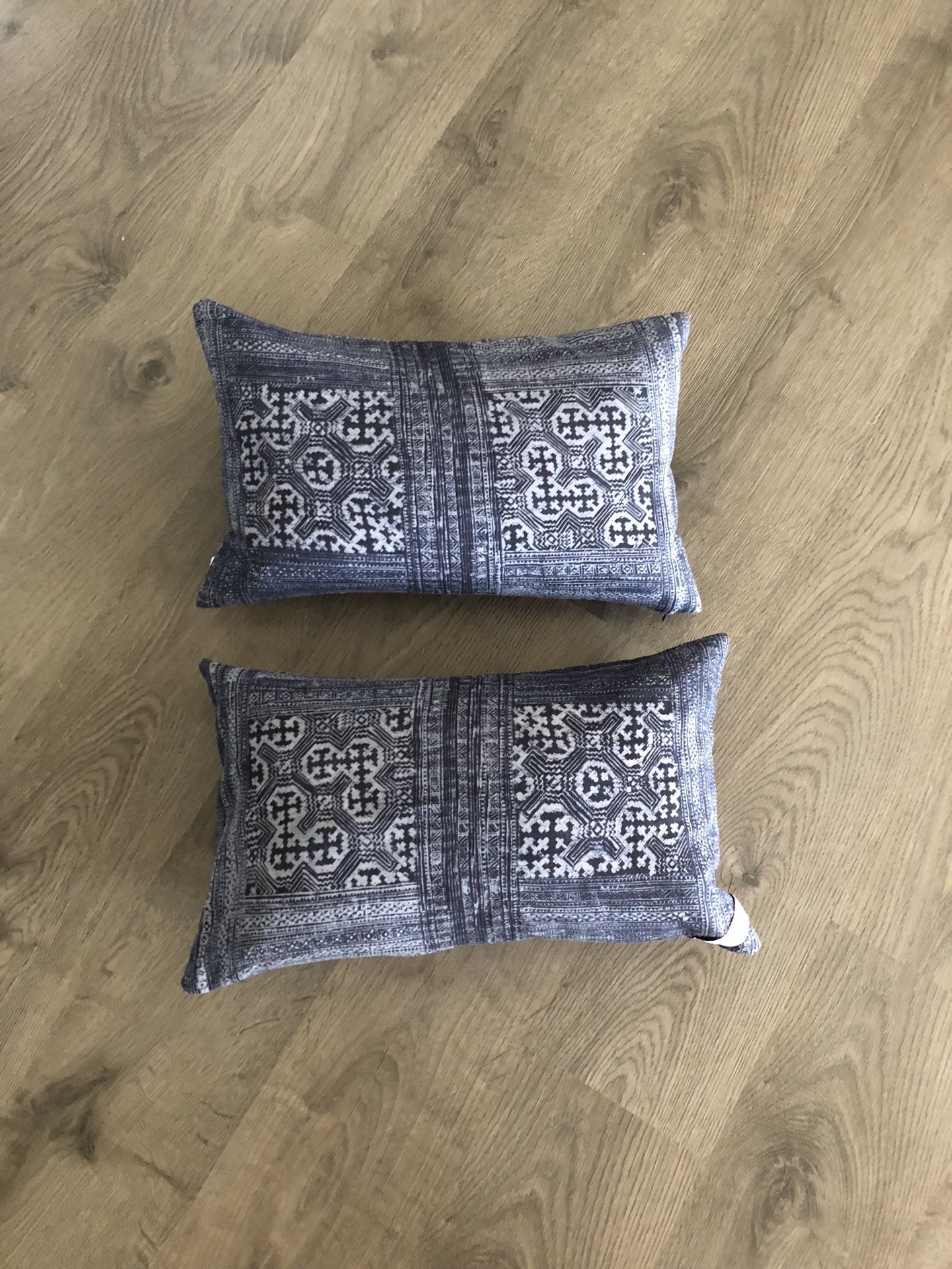 Decorative lumbar pillows - linen