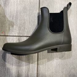 Womens Rain boots Green Size 8