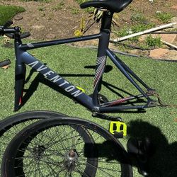 Aventon Mataro Trackbike