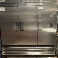 Commercial 3-door freezer