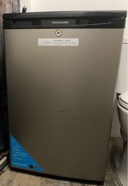 Small refrigerator (not mini)