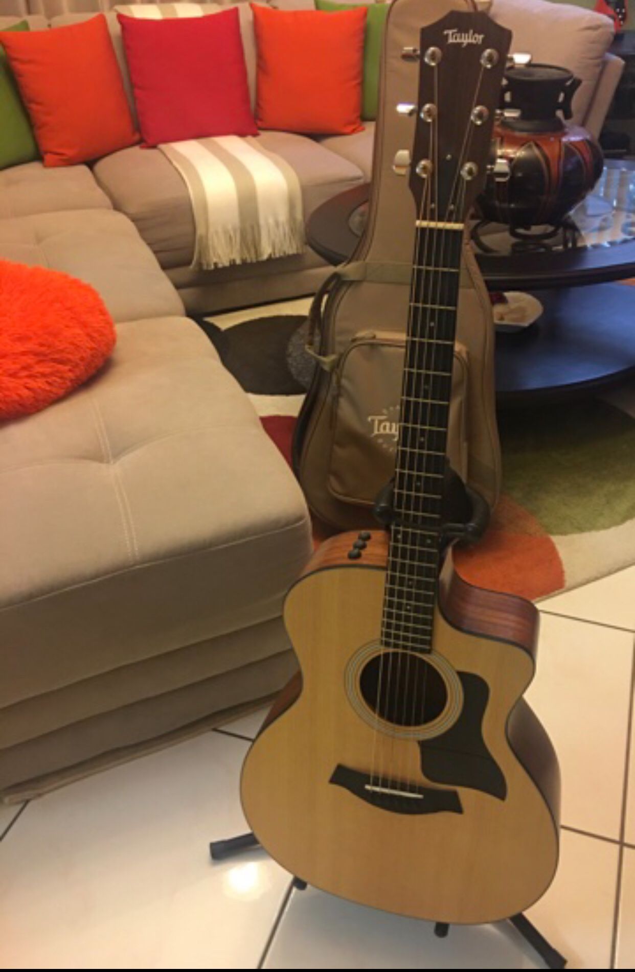 Guitarra Taylor electro-acustica NUEVA /Modelo 114 ce