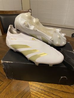 Adidas Predator / Pumas Ultra / Soccer Cleats