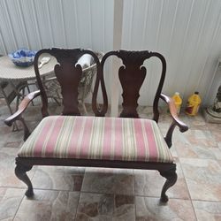 ANTIQUE CHAIR 