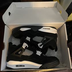 Jordan 4 white thunder
