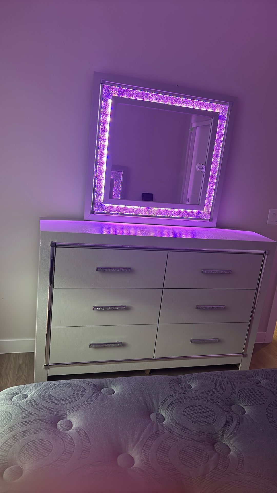 Queen Led Light Bedroom Set