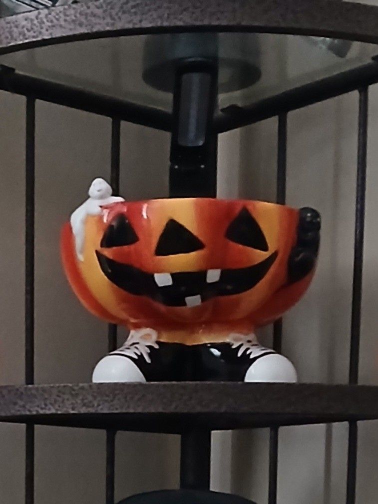 Halloween 🎃 Candy 🍬 Bowl 🥣 $25
