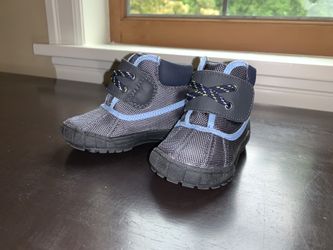 Baby winter boots (Size 4)