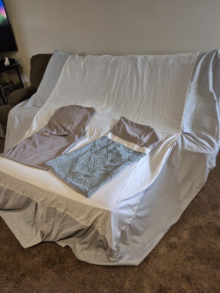 Queen Size Bed Skirt And Pillowcases