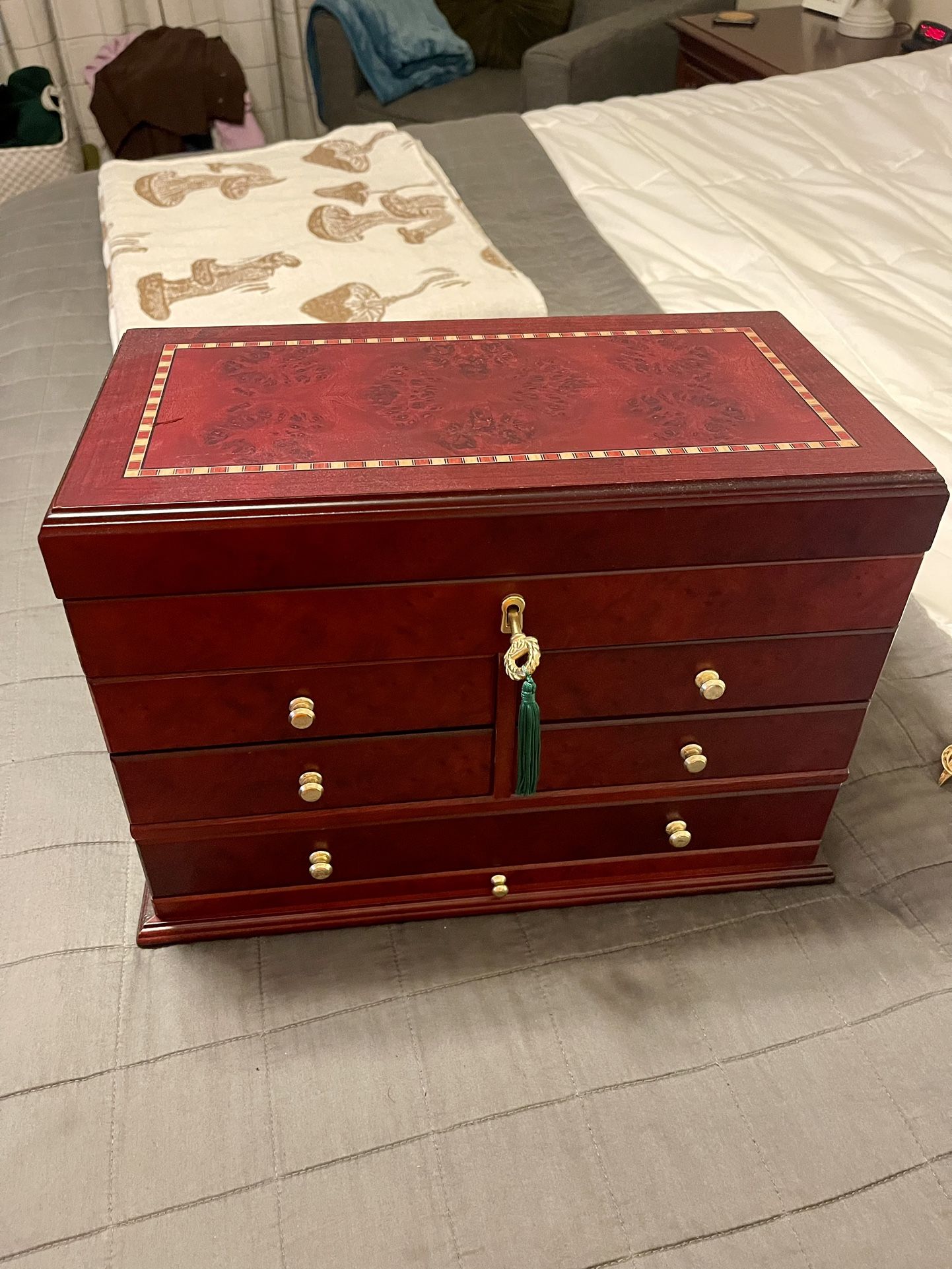 Wood jewelry box 