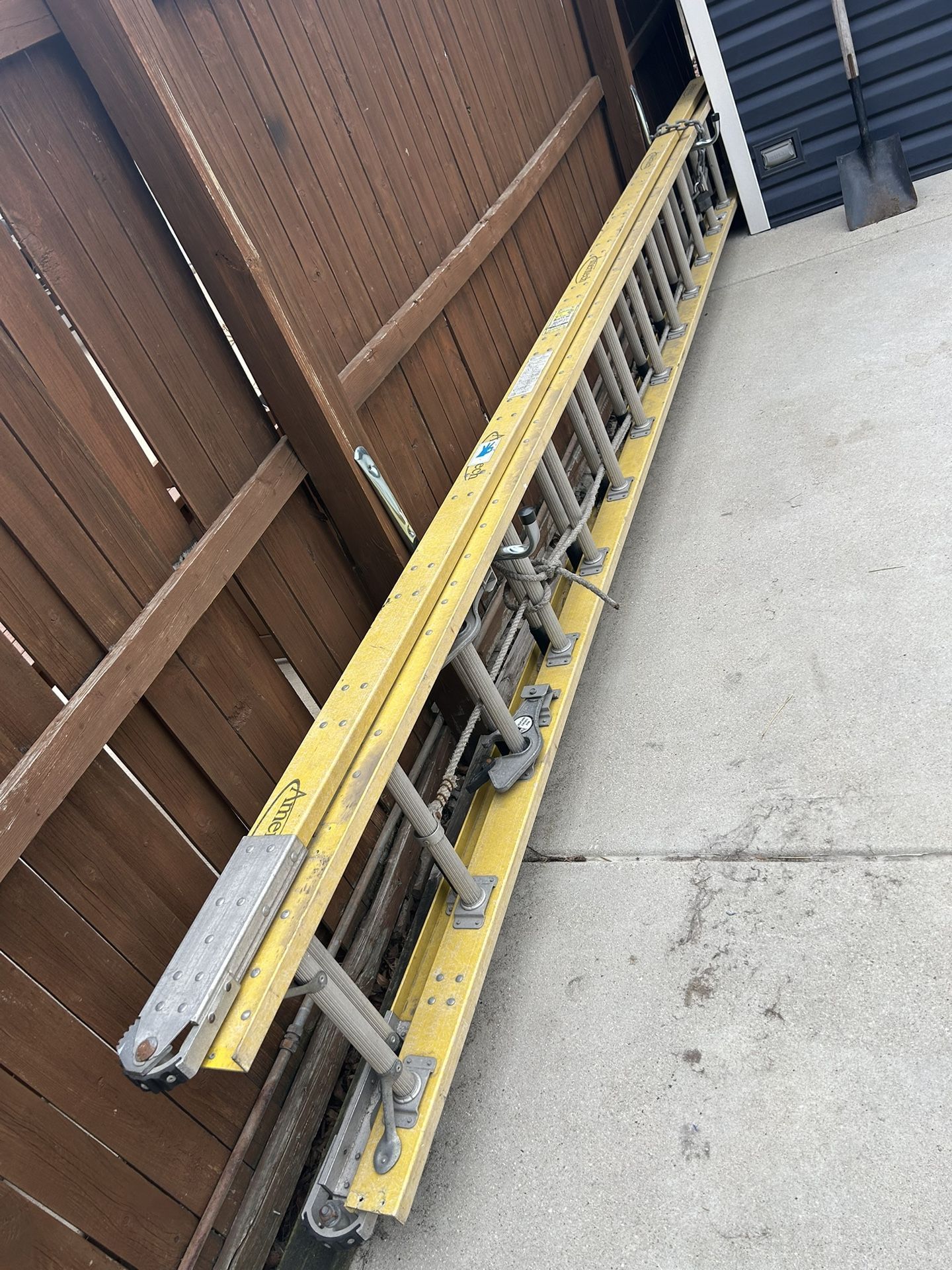 30 Ft Fiberglass Ladder