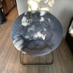 Cozy Saucer Chair – Like New!