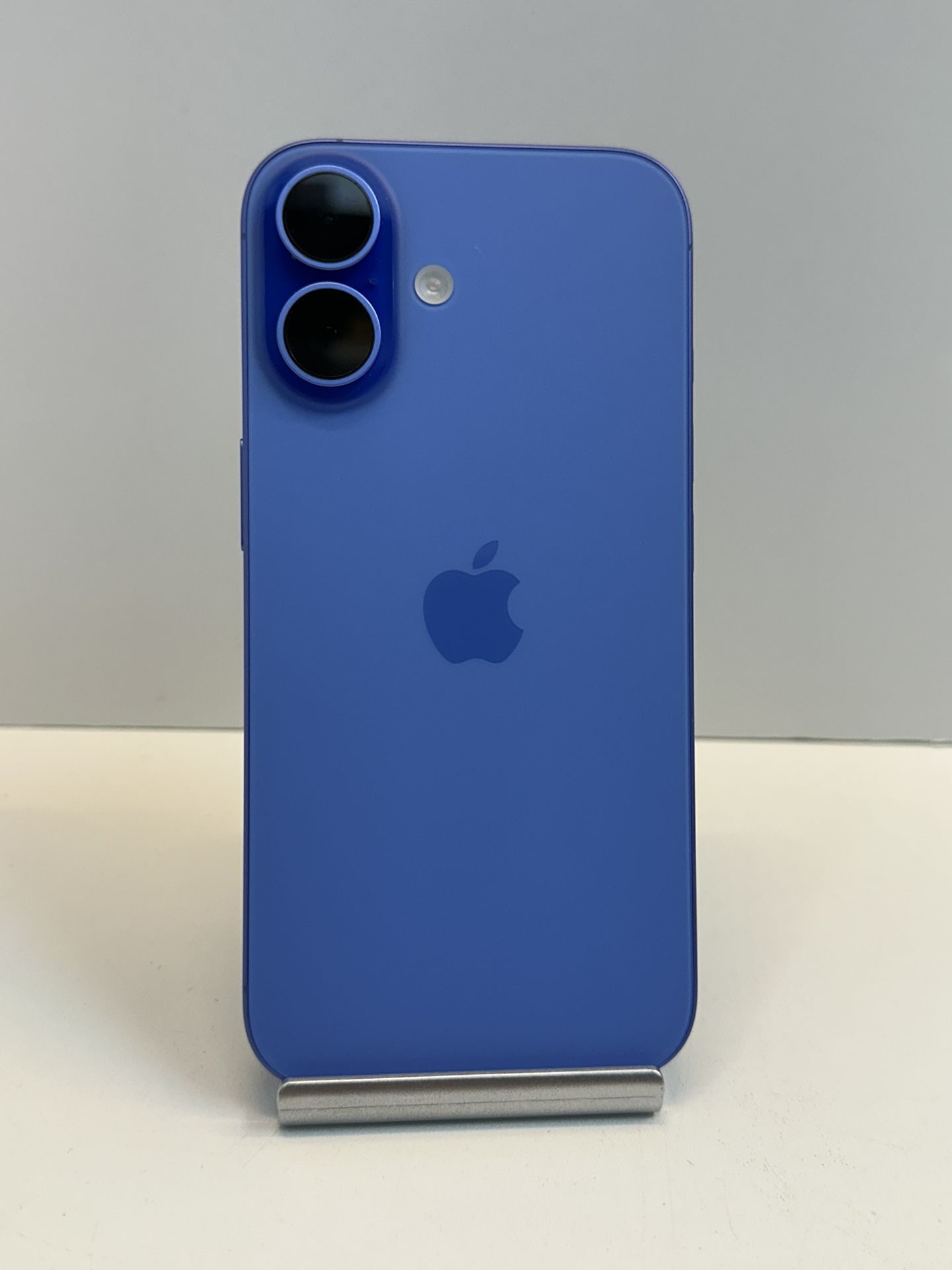 Apple iPhone 16 128gb. ( Fully Unlocked )