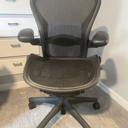 Herman Miller Aeron Size B Desk Chair