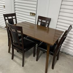 Dining Table And 4 Chairs / Delivery Available 