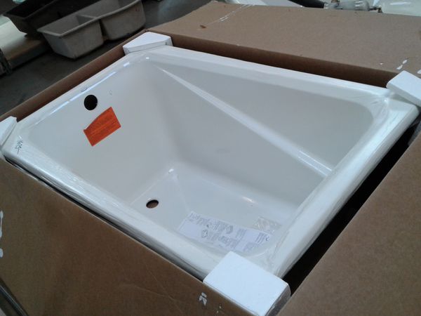 New Kohler Greek 4 Ft Reversible Drain Acrylic Soaking Tub In White For Sale In Oakland Ca Offerup