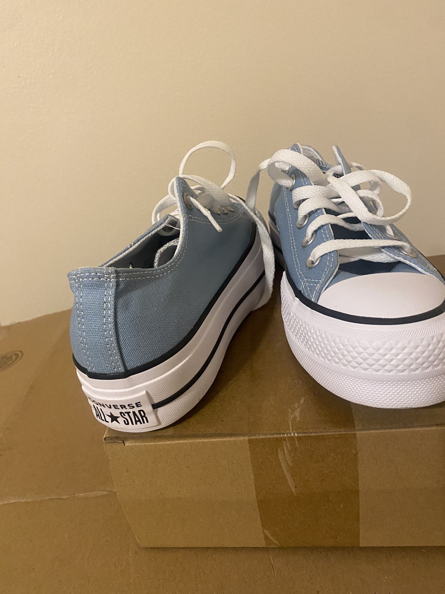 Converse Size Men 6 Women 8 